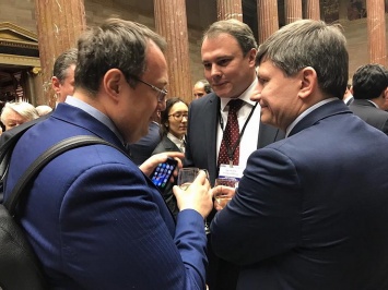 Скандал: Геращенко и представитель Порошенко пили шампанское с вице-спикером Госдумы