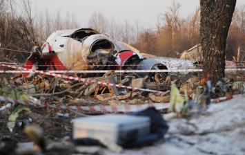 Катастрофа в Смоленске: следы взрывчатки на самолете проверят эскперты