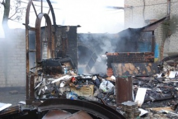 В Бердянске сгорел пустующий торговый павильон