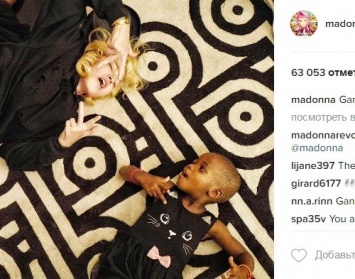 Мадонна показала фото с дочерьми в образе гангстеров