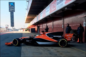 McLaren MCL32 дебютировала на трассе