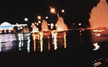 В сети появились фото ночных запорожских фонтанов