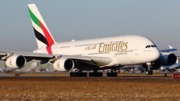 Самый большой пассажирский самолет посетил Варшаву в честь 4-летия работы Emirates в Польше (видео)