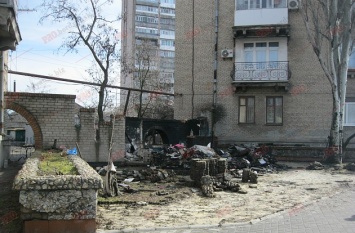 Хозяин сгоревшего в центре Бердянска павильона освобождает площадь