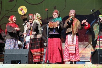 Масленица в Севастополе: песни, танцы, конкурсы и хороводы (ФОТО)