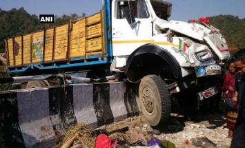 В Индии в результате ДТП с грузовиком погибли 16 человек