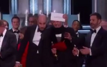 Появилось видео грандиозного конфуза в финале церемонии "Оскар"
