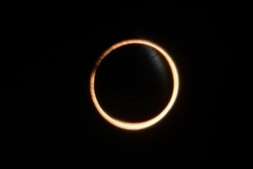 Земляне наблюдали уникальное кольцеобразное затмение солнца