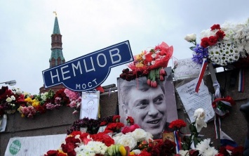В России устроили провокацию на месте убийства Немцова: появилось видео