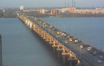 Ремонт моста в Днепре: левый берег станет "невыездным"?