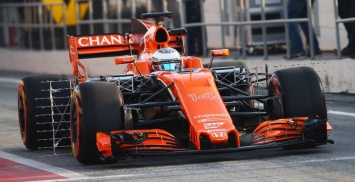 Formula-1: McLaren-Honda столкнулась с проблемами в первый день тестов