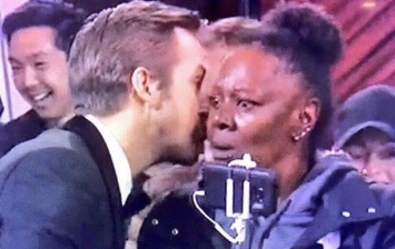 Поцелуй туристки на Оскаре стал мемом