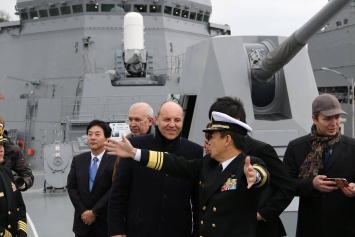 Парубий в Японии посетил морскую базу и обсудил военное сотрудничество