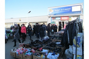 Киевляне просят упорядочить торговлю возле Центрального вокзала