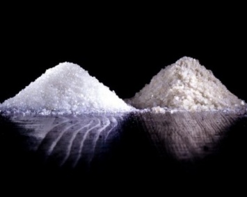 Ученые рассказали о вредных свойствах соли и сахара
