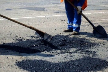 Проблема: Симферополь исчерпал лимит собственных средств на ремонт дорог, а ям становится все больше