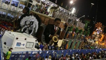 Карнавал в Рио: обвалилась платформа, 15 пострадавших