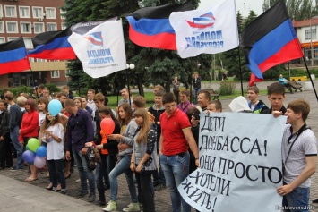 Боевики сгоняют жителей Енакиево и Макеевки на митинг против блокады Донбасса