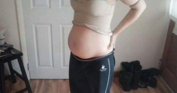 Беременная женщина поделилась фотографией животика, но полиция заметила то, за что будущую мать сразу же объявили в розыск