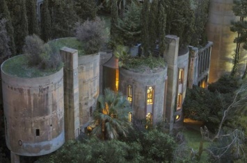 Испанский архитектор преобразил старый цементный завод в современный дом-студию (фото)