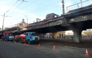 Обвал моста в Киеве: движение по Шулявскому путепроводу возобновлено