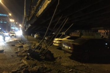 В сети появилось видео обрушенного моста в Киеве
