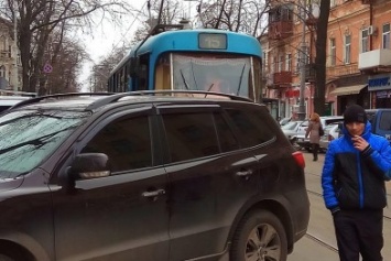 Автохам заблокировал движение одесских трамваев (ФОТО)