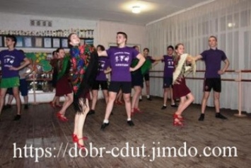 Добропольские "Непоседы" изучали мужество и грацию в народно-сценических танцах