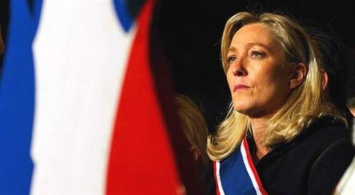 В Европарламенте хотят снять депутатскую неприкосновенность с Ле-Пен
