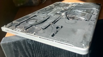Фотофакт: MacBook Pro взорвался в руках владельца