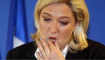 У Ле Пен забрали "иммунитет ЕС" за твиты с фото казни ИГИЛ