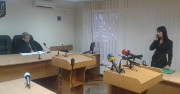 Суд назначил Александру Клименко бесплатного адвоката, так как частные сбежали с заседания