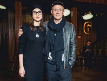 Актер Олег Меньшиков вышел на публику с молодой женой