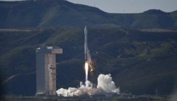 Американцы запустили в космос AtlasV с военным спутником на борту