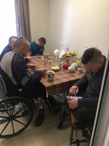 Волонтеры посетили солдат в ирпенском госпитале: назван список необходимых им вещей