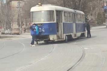 Возле запорожского автовокзала трамвай сошел с рельсов, - ФОТО
