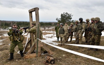 Канада продлила учебную миссию военных в Украине