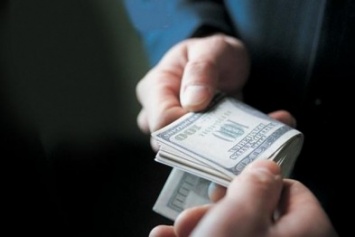 Крымского таможенника поймали на взятке в 200 долларов (ВИДЕО)