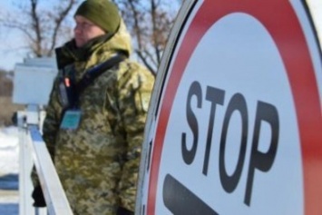 Ситуация на блокпостах: на КПВВ "Майорск" поздравляли женщин с 8 марта