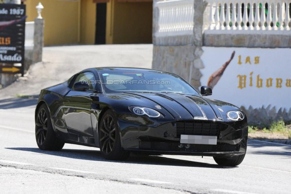 Автошпионы выложили свежие фото Aston Martin DB11