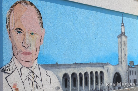 ФОТОФАКТ: В центре Симферополя появилось граффити с Путиным