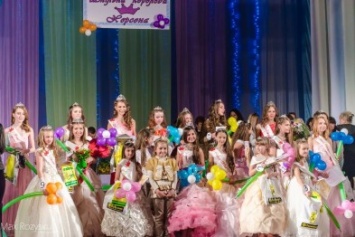 Херсонских школьниц приглашают принять участие в конкурсе "Школьная Королева Херсона 2017"
