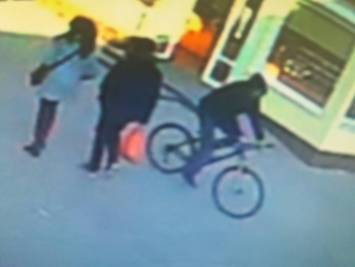 Владелец украденного велосипеда взывает к совести вора и печатает его фото