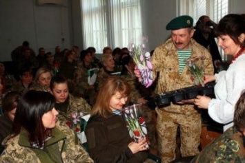 Павлоградцы провели концерт для женщин-военнослужащих