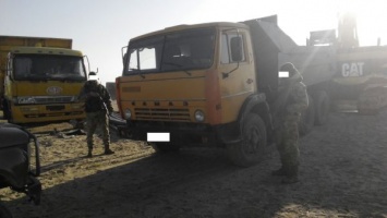 В Запорожской области хотят арестовать "КамАЗы" с песком
