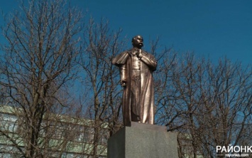 Памятник Ленина поменяли на Шевченко