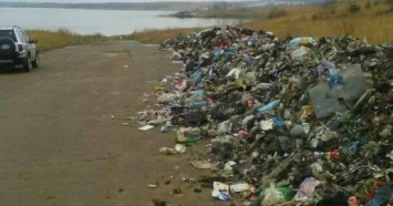 На Львовщине местные жители перекрыли трассу из-за мусора