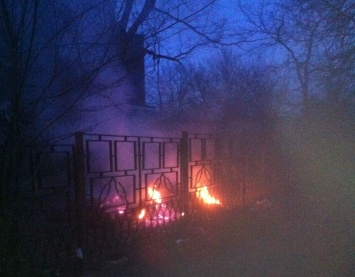 В Николаеве возле санатория "Дубки" неизвестные уже в течении недели "травят" дымом горожан