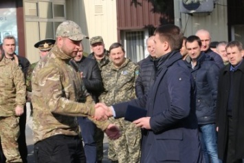 На Днепропетровщине наградили добровольцев и устроили патриотичный флешмоб (ФОТО)