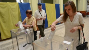 Украинцев ждут в начале лета местные выборы